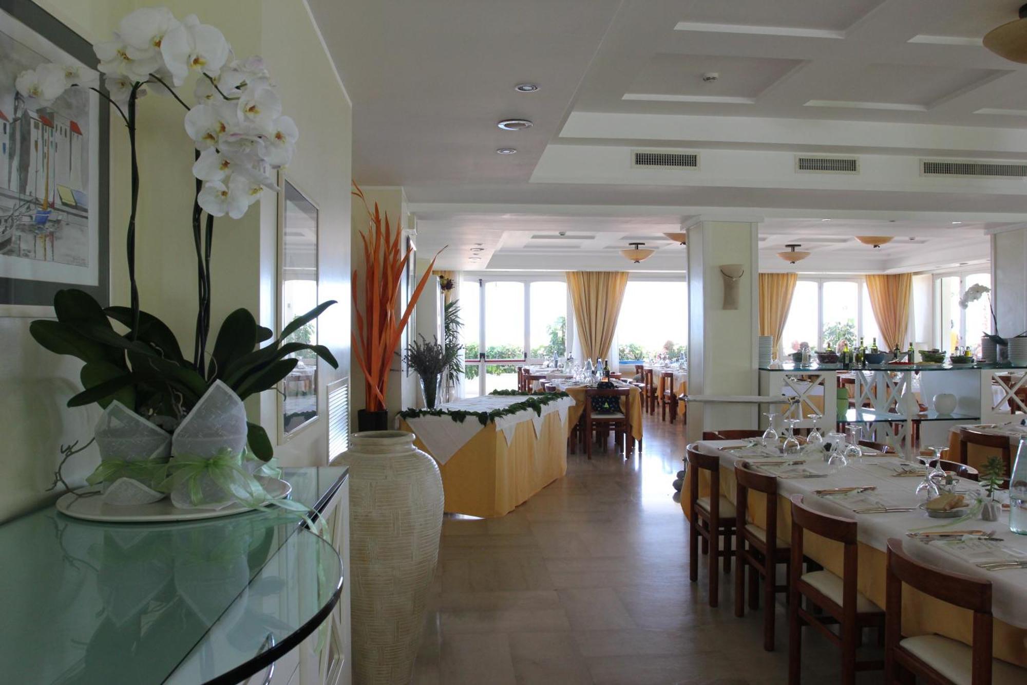 Albergo Punta De L'Est Франкавилла-аль-Маре Экстерьер фото